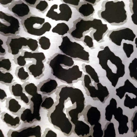 Lularoe M Leopard Animal Print Long Sleeve Top Blouse Lynnae NWT - Picture 4 of 7